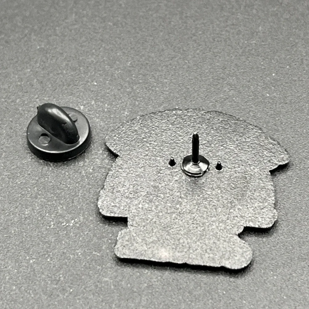 I Love Peeing‎ Outside Funny Novelty Lapel Hat Pin